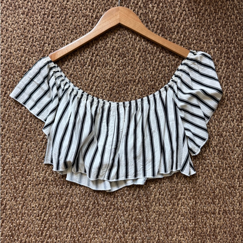 Forever 21 Black and White Ruffled Crop Blouse